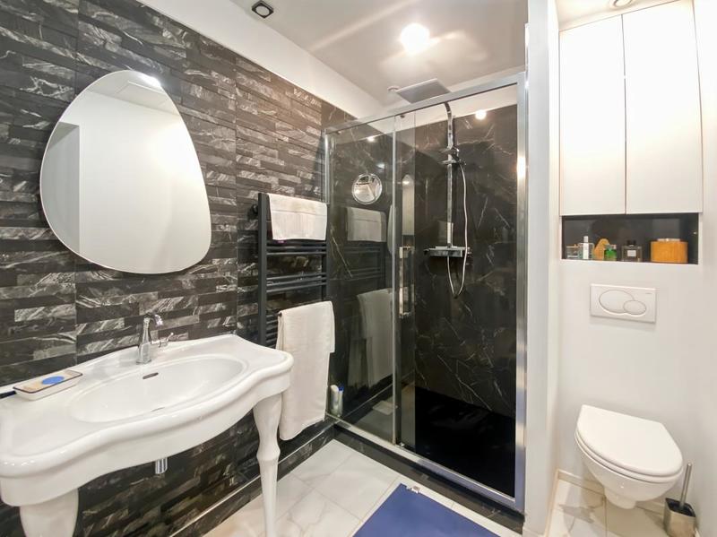 Maison - 236 m² - 6 pièces