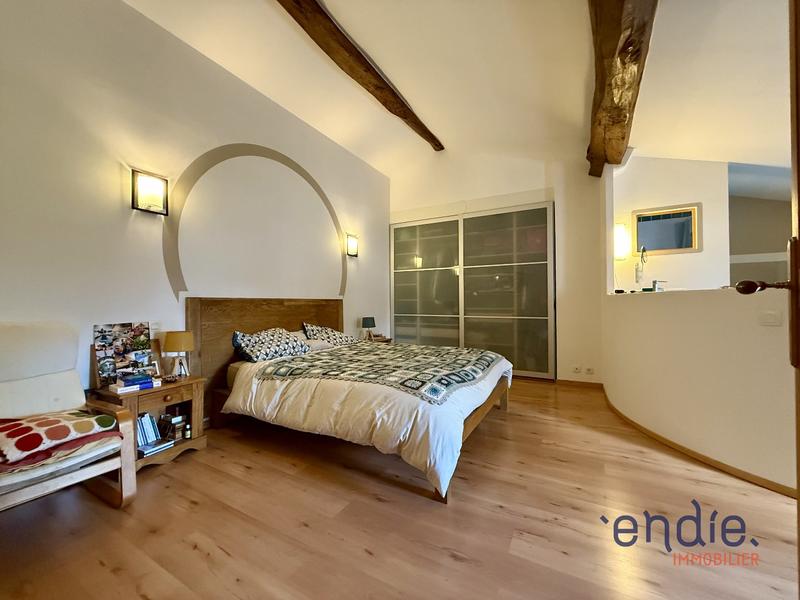 Maison - 225 m² - 7 pièces