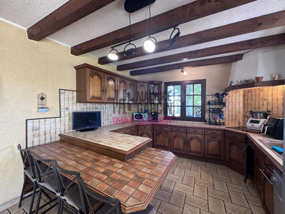 Maison - 202 m² - 9 pièces