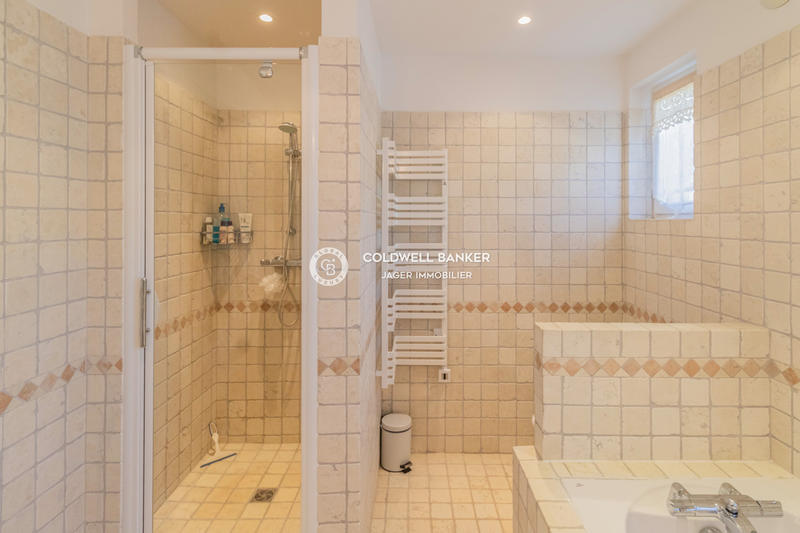 Demeure - 220 m² - 6 pièces