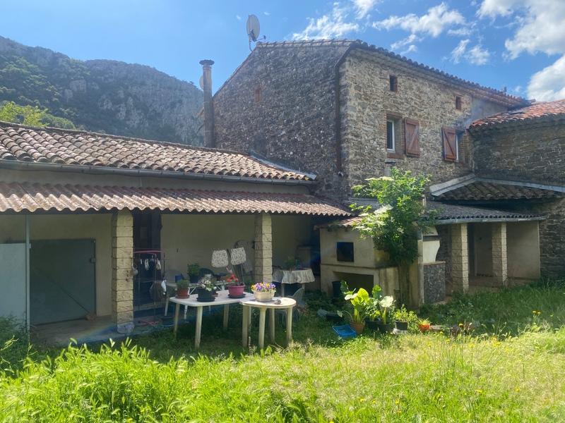 Maison en pierre - 330 m² - 11 pièces