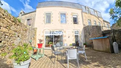 Maison - 234 m² - 6 pièces