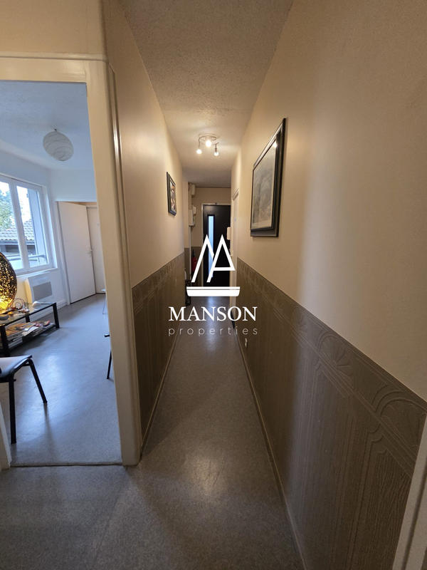 Local d'activités - 300 m² - 9 pièces