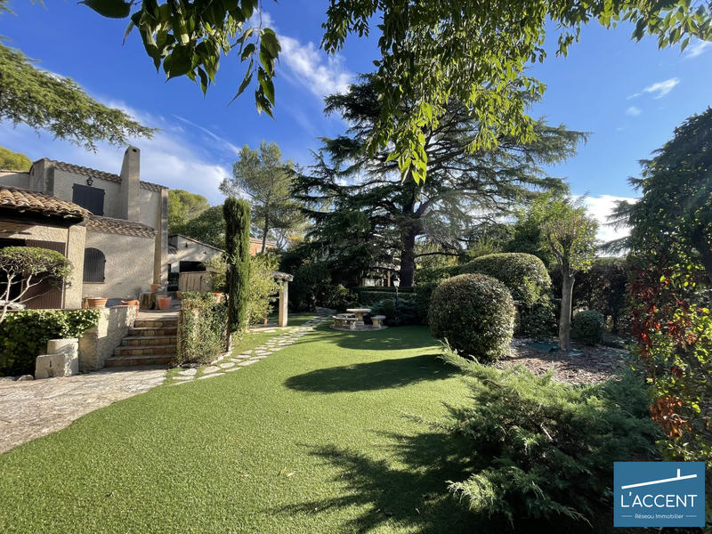 Villa - 239 m² - 7 pièces