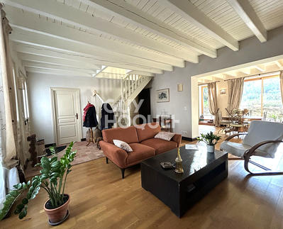 Maison - 206 m² - 7 pièces