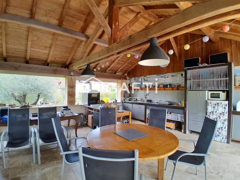 Propriété - 282 m² - 12 pièces