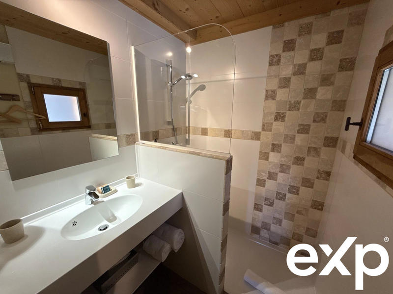 Châlet - 433 m² - 9 pièces