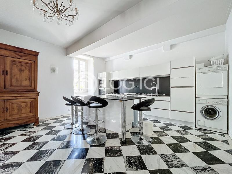 Maison - 244 m² - 7 pièces