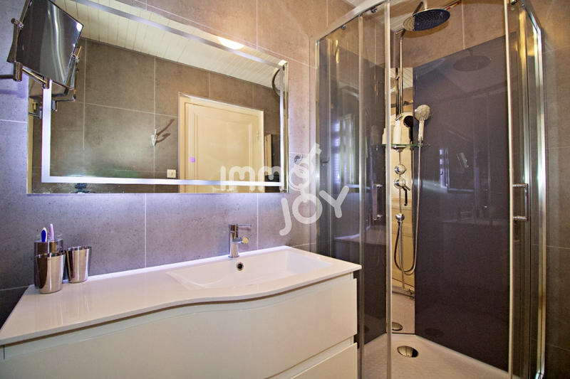 Maison - 201 m² - 6 pièces