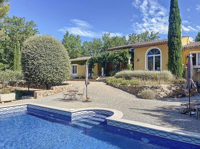 Villa - 253 m² - 8 pièces