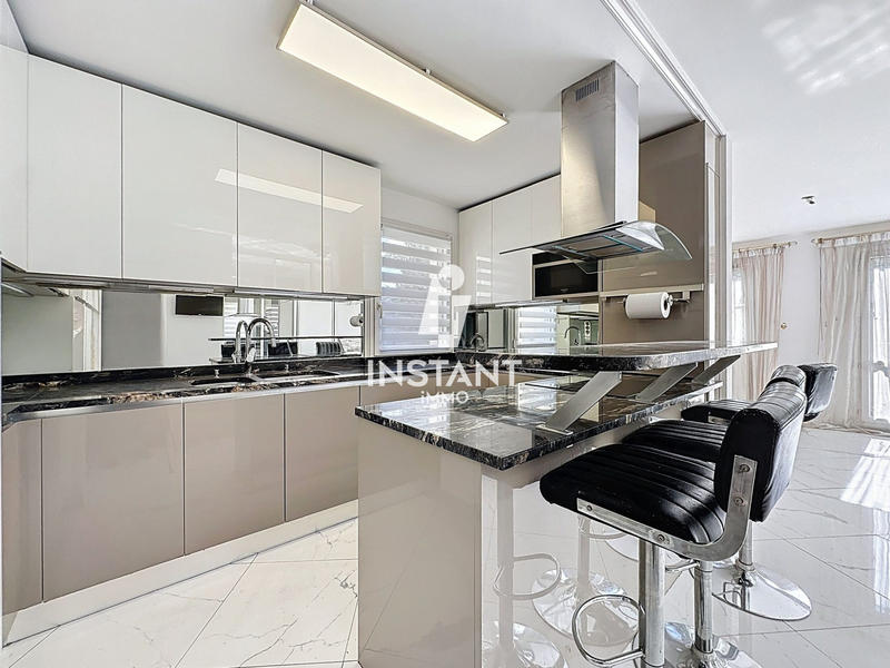 Appartement - 107 m² - 6 pièces