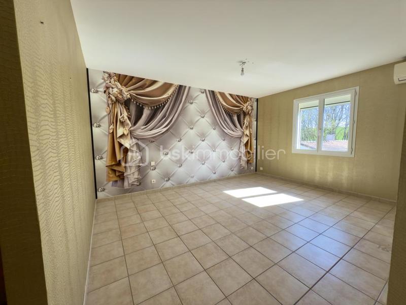 Maison traditionnelle - 218 m² - 6 pièces