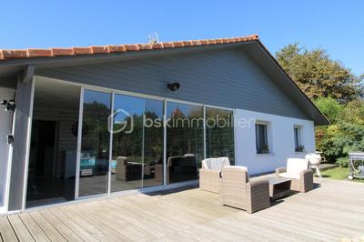 Maison - 238 m² - 7 pièces