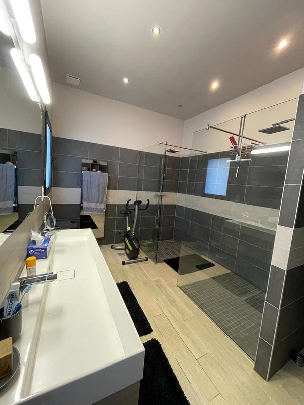 Maison - 250 m² - 6 pièces