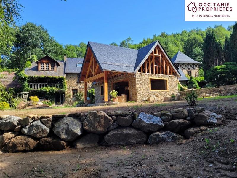 Propriété - 280 m² - 10 pièces