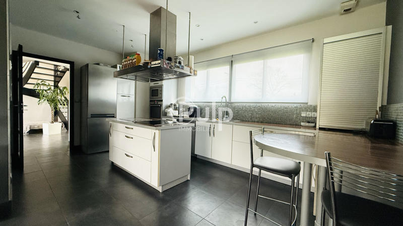 Pavillon - 215 m² - 7 pièces