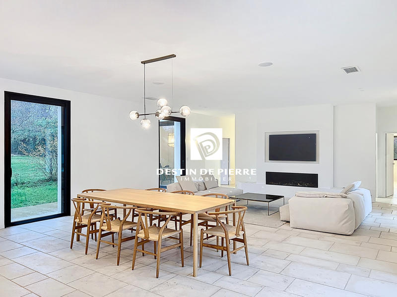 Maison - 219 m² - 6 pièces