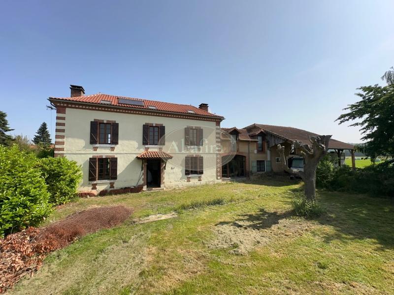 Maison - 210 m² - 6 pièces