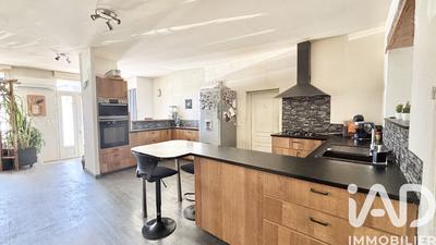 Maison - 234 m² - 7 pièces