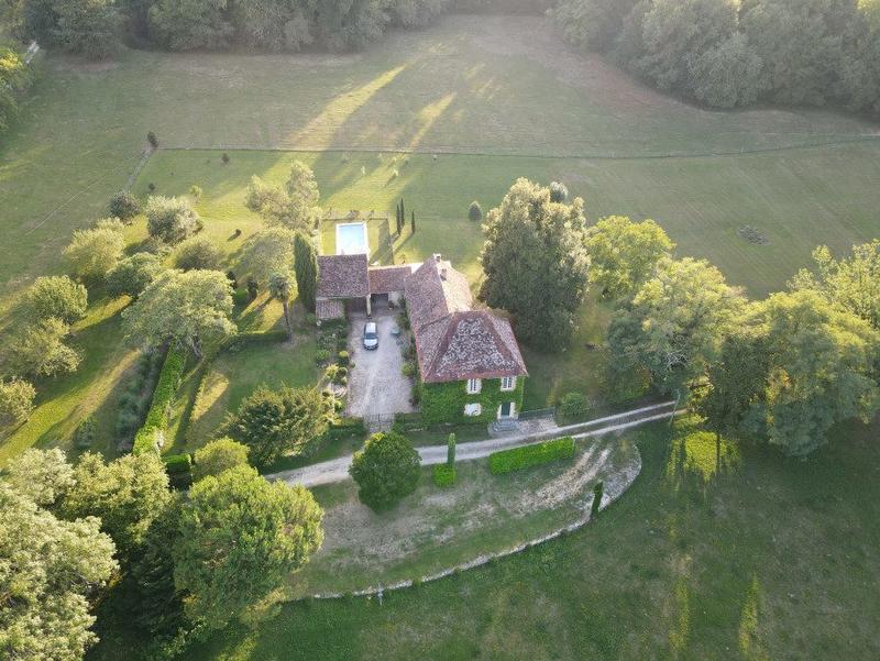 Maison - 234 m² - 6 pièces