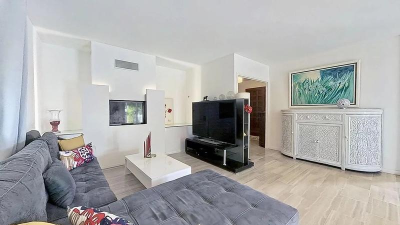 Appartement - 202 m² - 6 pièces