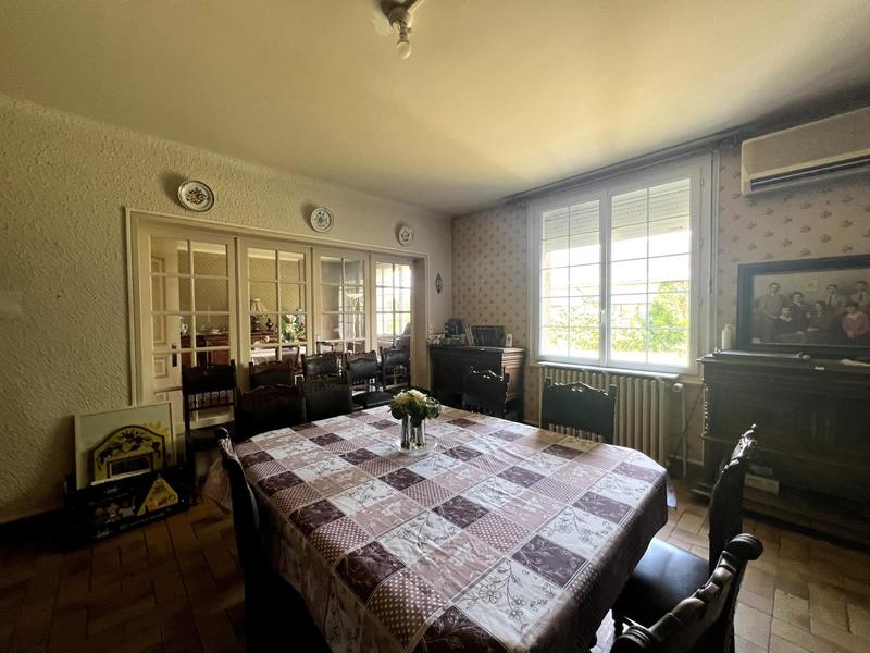 Maison - 249 m² - 13 pièces