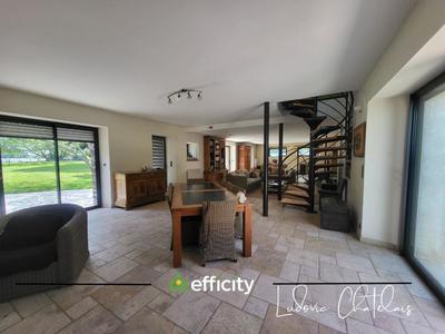 Maison - 395 m² - 7 pièces