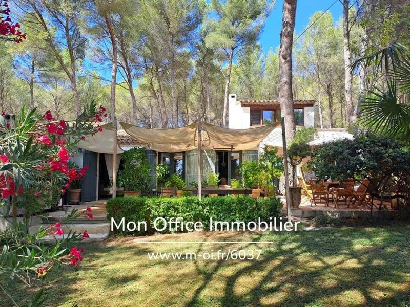 Maison - 236 m² - 7 pièces