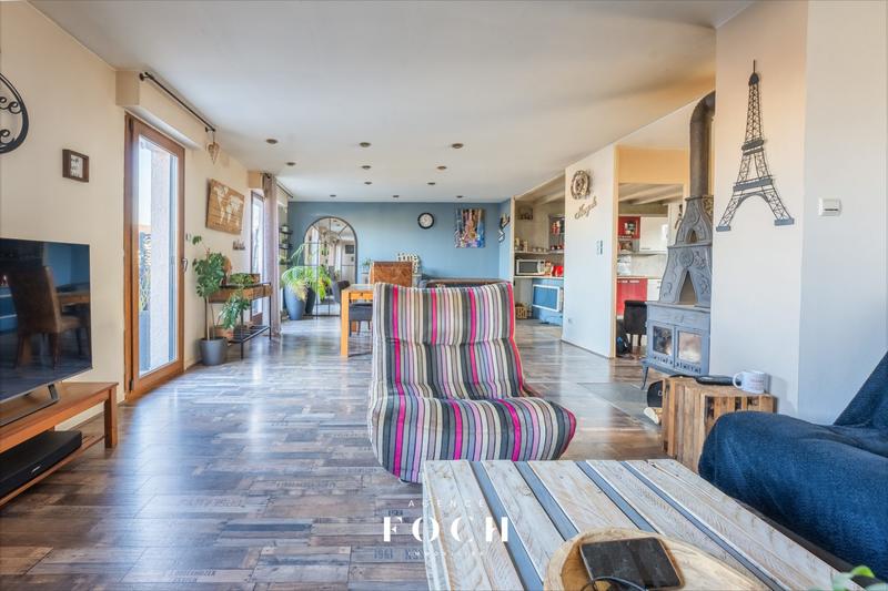 Maison traditionnelle - 220 m² - 8 pièces