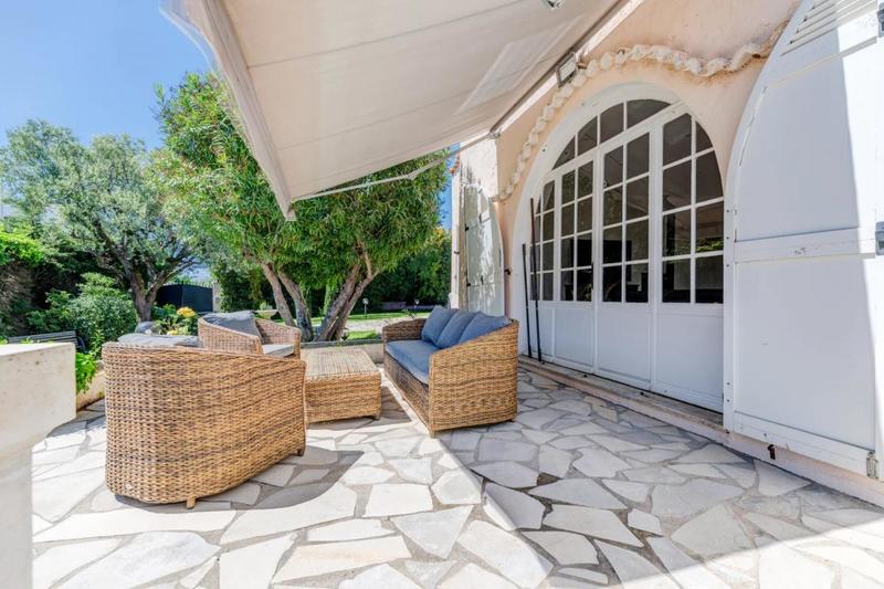 Villa - 304 m² - 7 pièces