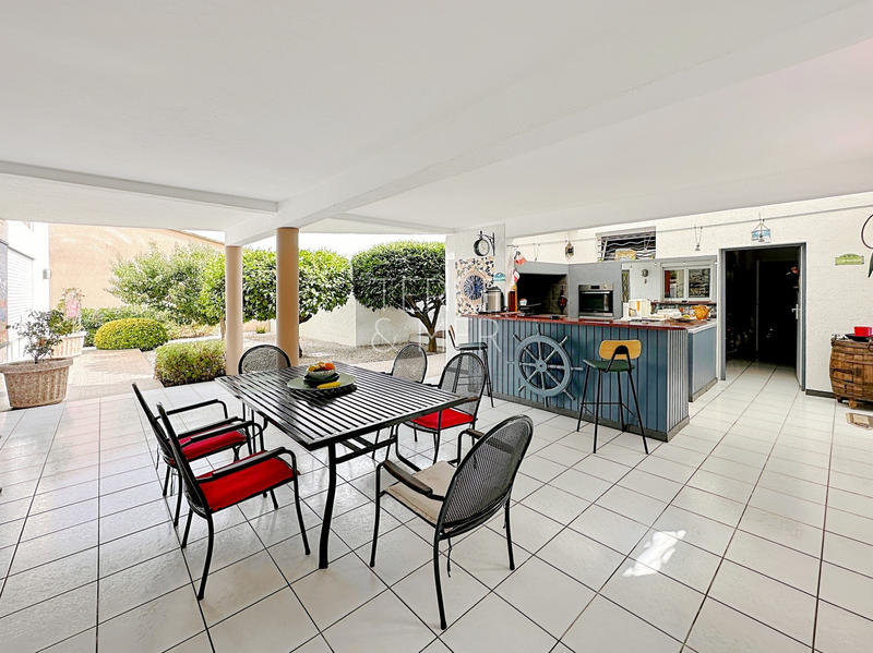 Maison - 250 m² - 6 pièces