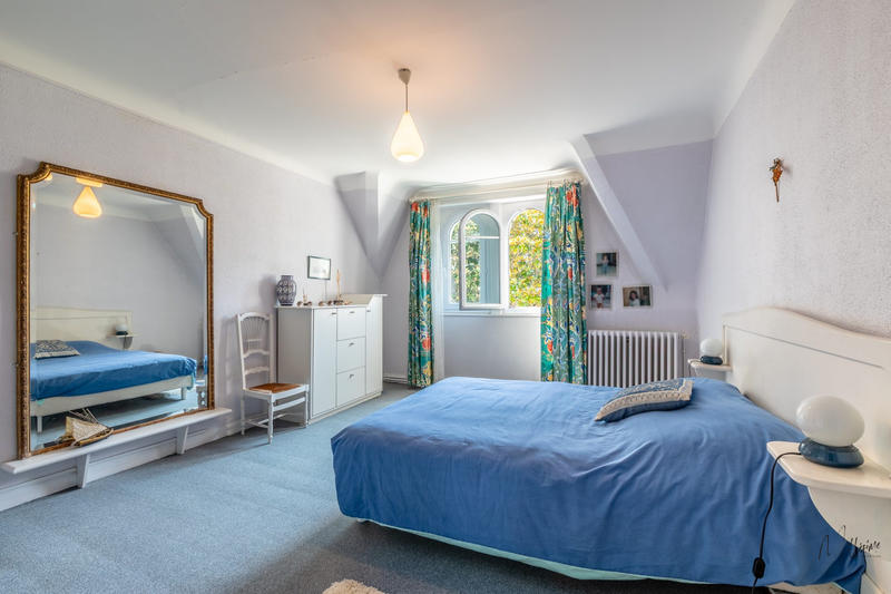 Maison - 288 m² - 12 pièces