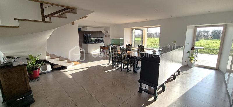 Maison en pierre - 275 m² - 8 pièces