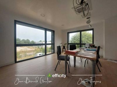 Bureau - 587 m² - 17 pièces