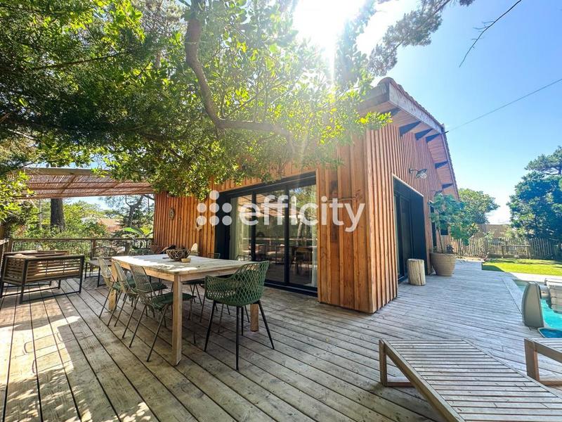 Maison - 140 m² - 5 pièces