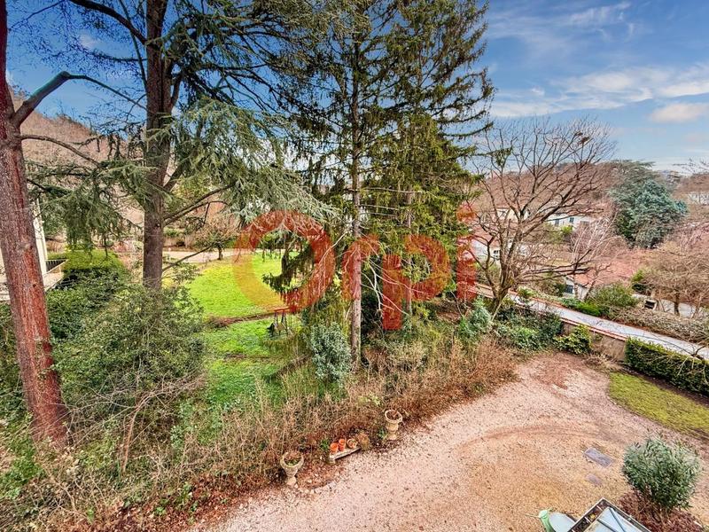 Appartement - 168 m² - 6 pièces