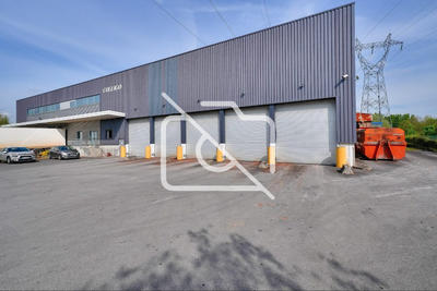 Entrepôt - 3 668 m²