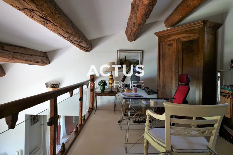 Maison - 210 m² - 7 pièces