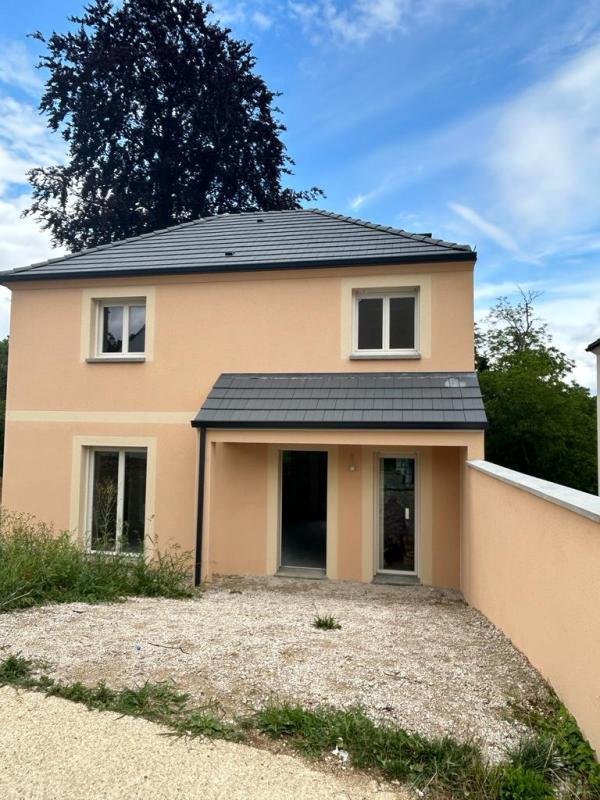 Maison - 90 m² - 5 pièces
