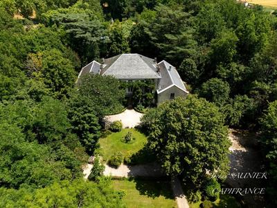 Demeure - 393 m² - 14 pièces