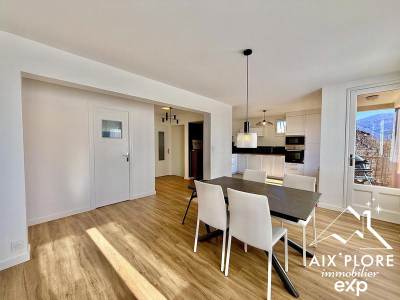 Maison traditionnelle - 121 m² - 6 pièces