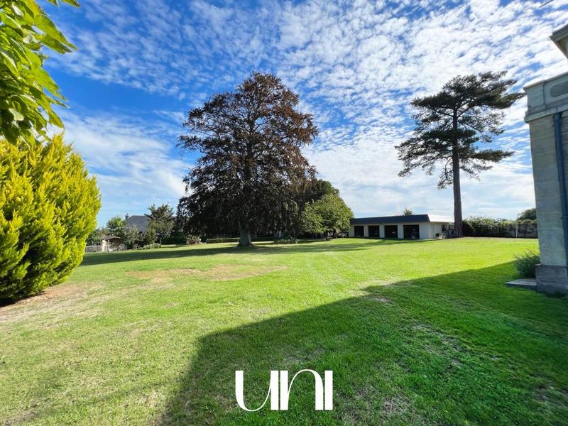 Maison de maîtres - 367 m² - 12 pièces