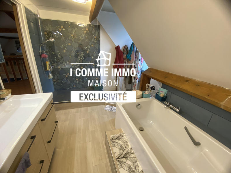 Maison - 275 m² - 15 pièces