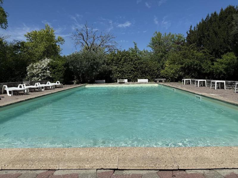 Maison - 725 m² - 24 pièces