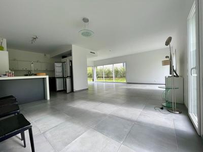 Appartement - 150 m² - 5 pièces