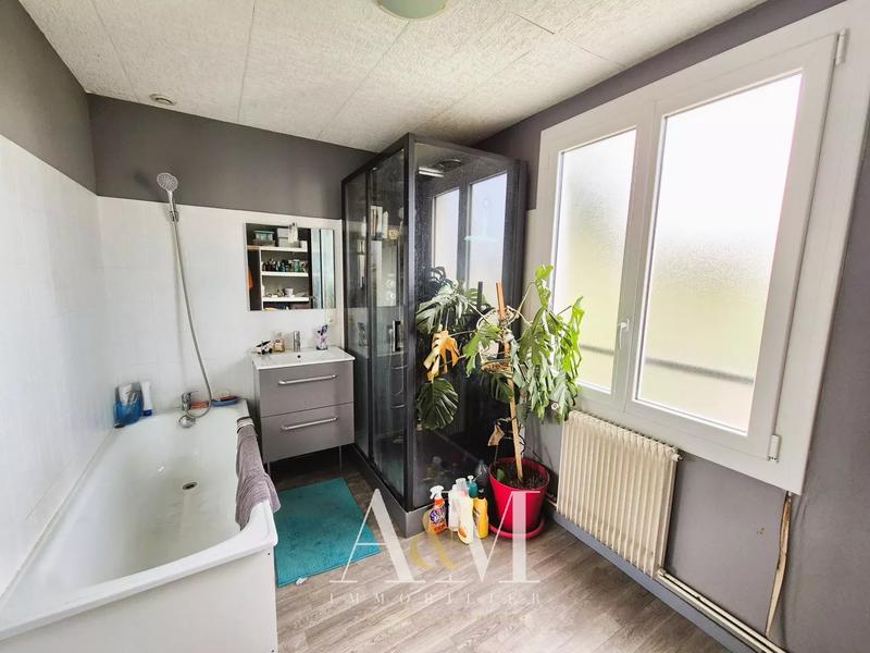 Maison - 90 m² - 5 pièces