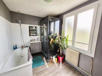 Maison - 90 m² - 5 pièces