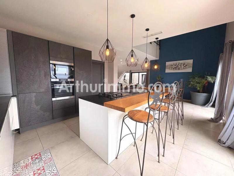 Maison - 257 m² - 5 pièces