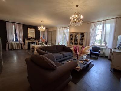 Maison traditionnelle - 350 m² - 11 pièces