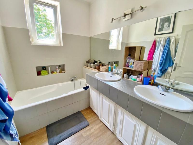 Maison - 210 m² - 7 pièces